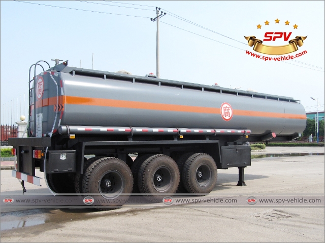 Back Side View of Chemical Liquid Tank Semi-trailer